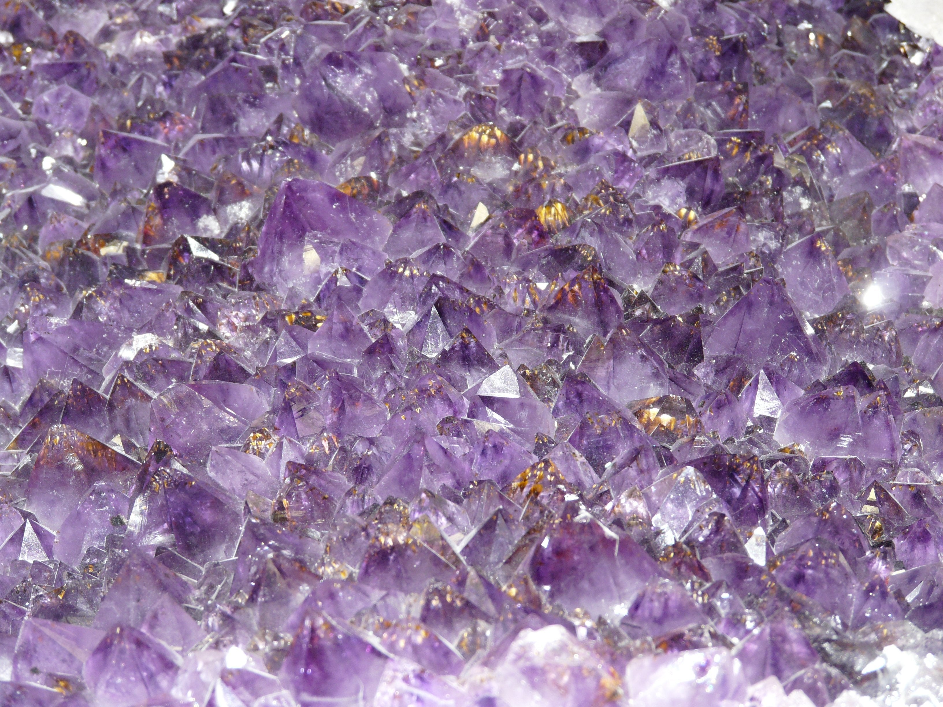 Crystals for Workplace Harmony: Amethyst, Lavender Amethyst &amp; Rose Quartz - 8fortune