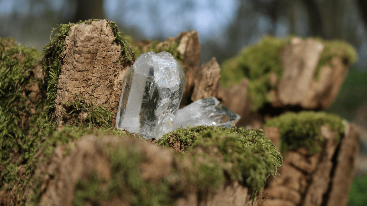 How to Cleanse Clear Quartz Fragments: Super Simple Tips – Ready in 12 Hours! - 8fortune