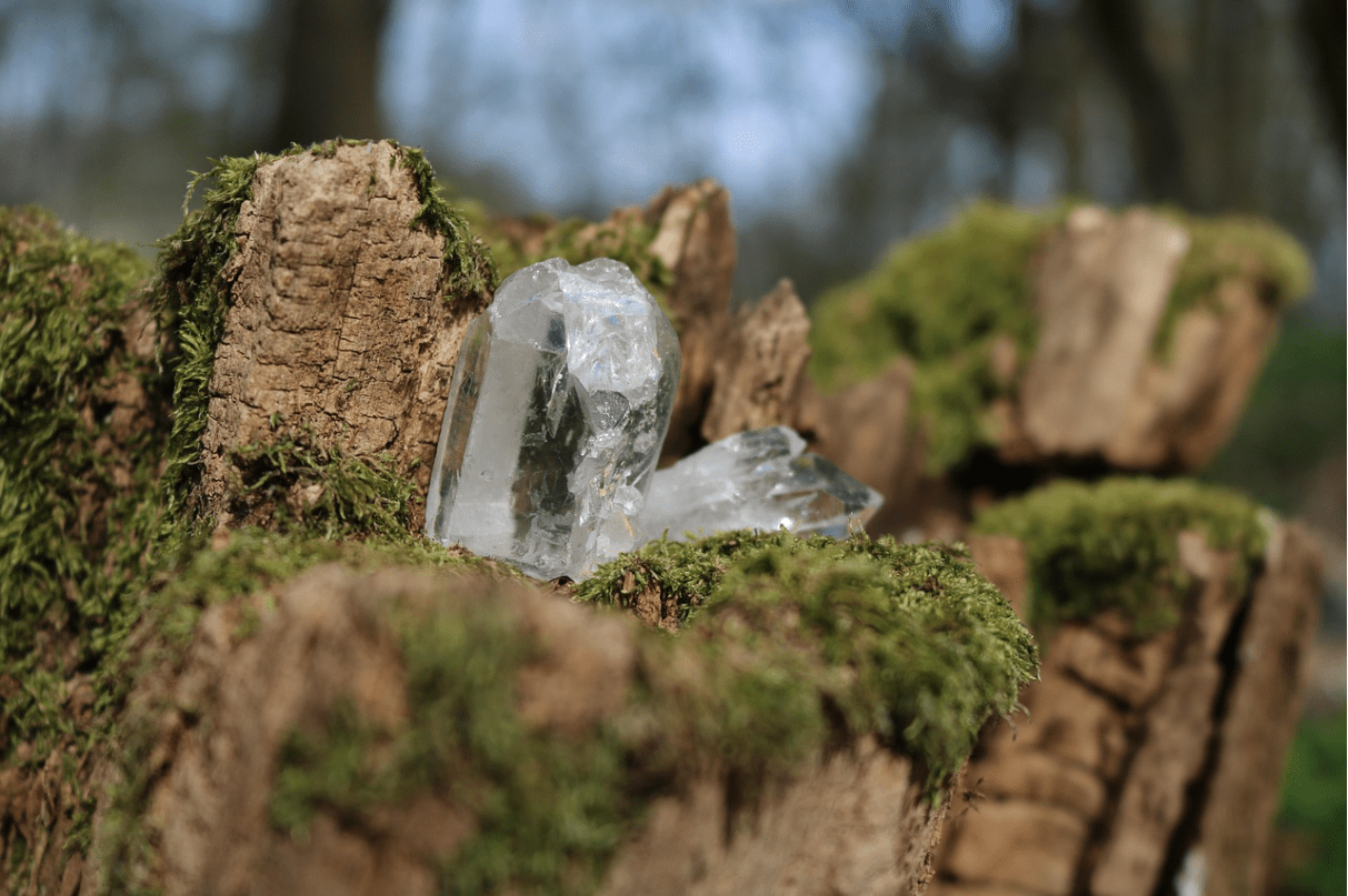 How to Cleanse Clear Quartz Fragments: Super Simple Tips – Ready in 12 Hours! - 8fortune